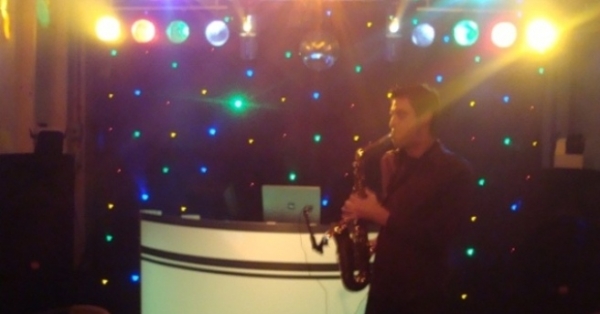 Artiesten,muziek,(zingende)dj's en bands - Party Fever Entertainment